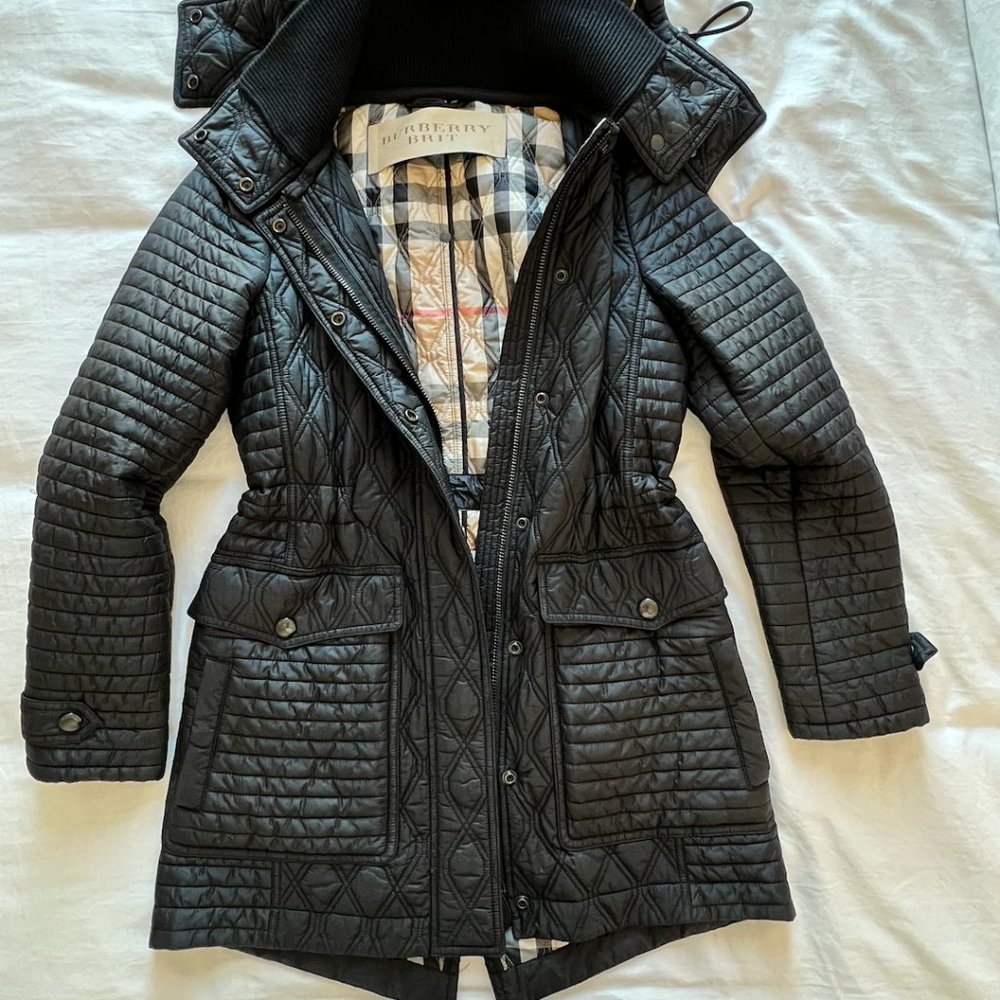 Burberry Quilted Raincoat With Detachable Hood. Size: Small Petite
